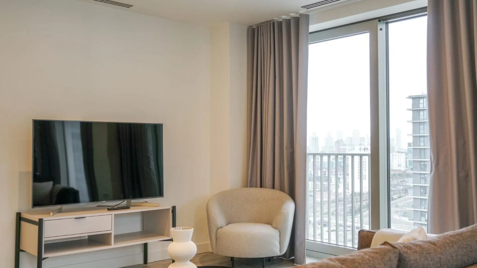 Coppermaker Square In Stratford Aparthotel London