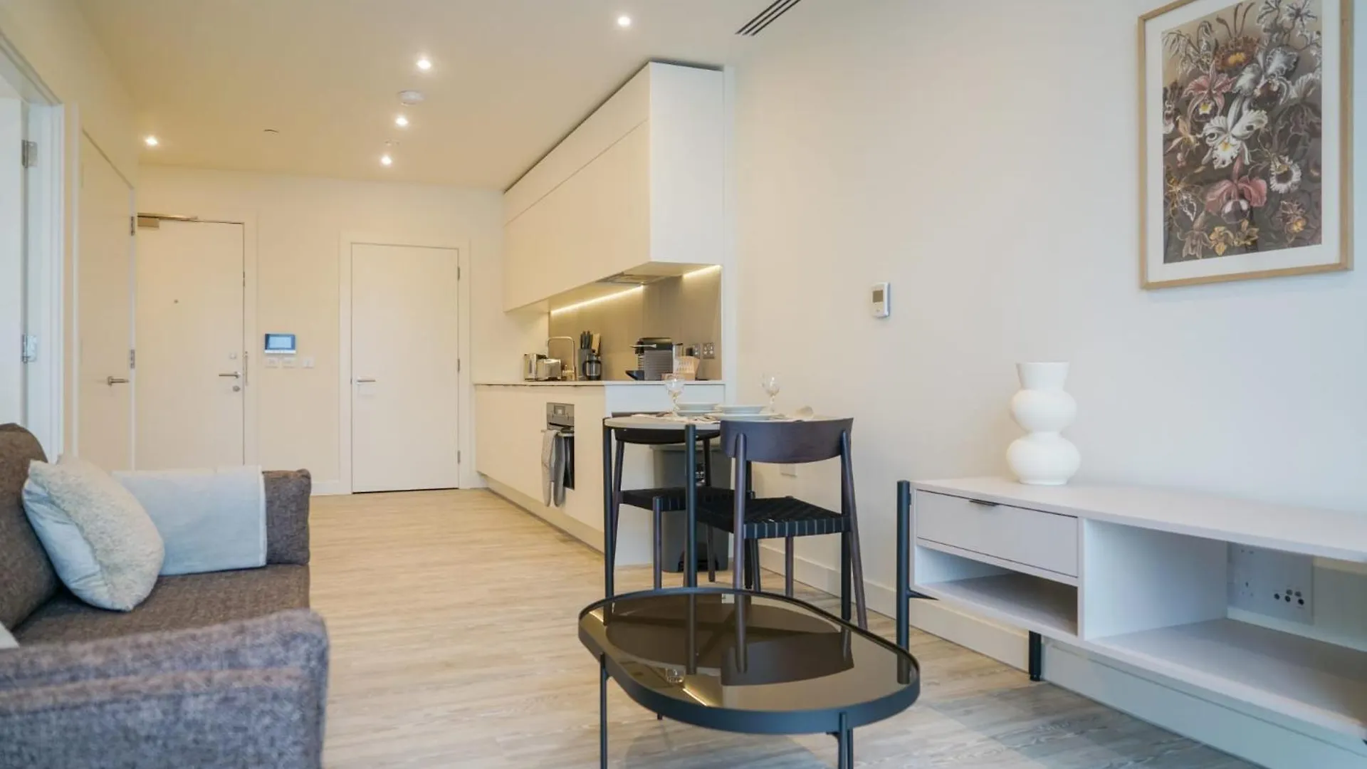 Coppermaker Square In Stratford Aparthotel London